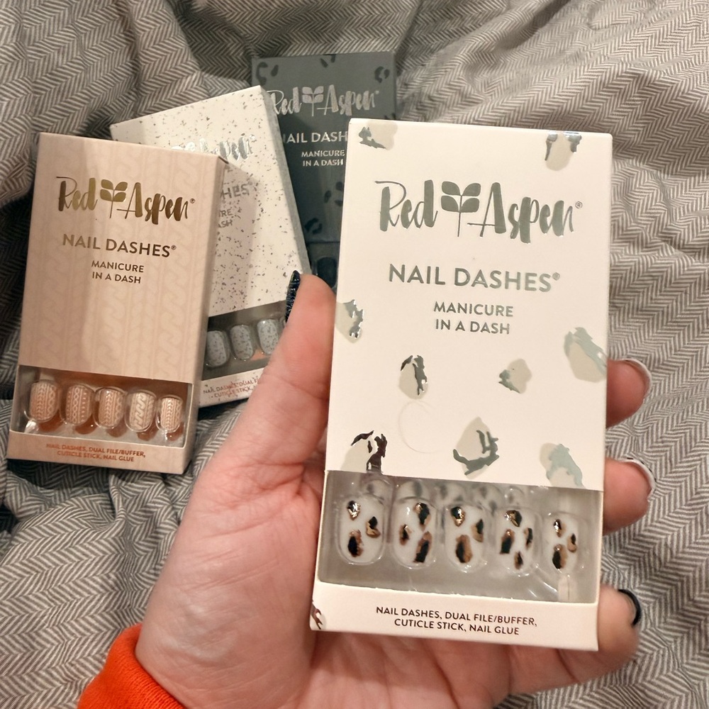 Red Aspen leaping snow leopards, Lexie Nail Dashes - Manicure in a Dash